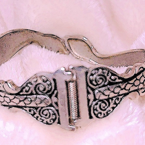 🐍 VINTAGE FLAT ETCHED STAMPED “S” STERLING SILVER SPRING-HINGED SNAKE BRACELET - Picture 10 of 13